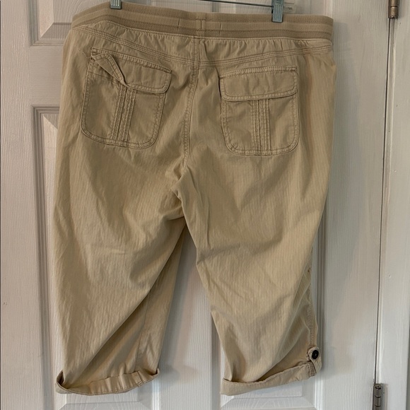 Sonoma Khaki Capri Pants Women’s Plus Size 16 - Picture 4 of 4